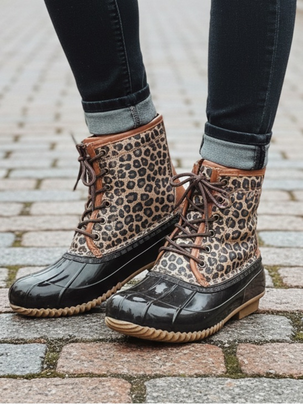 SUGAR Tan Leopard Glitter Duck Boot Skipper 6 fleece lining lace up ankle bootie